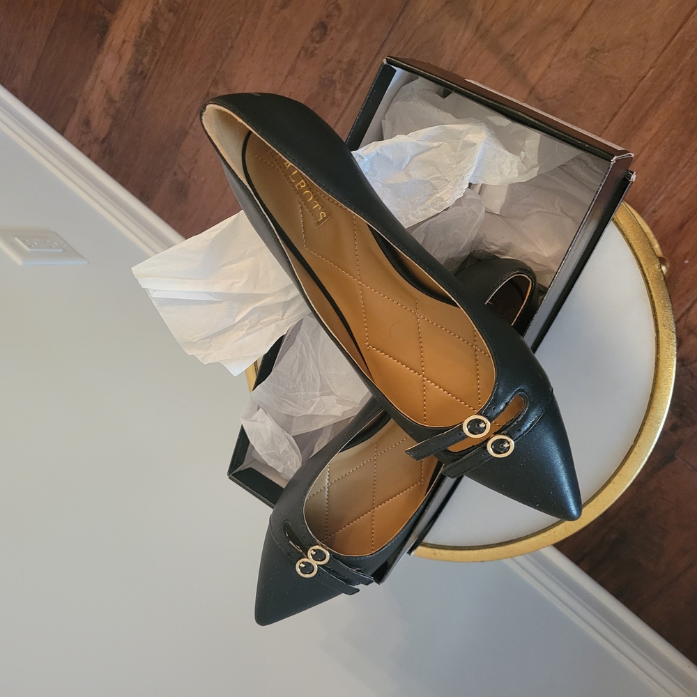New Talbots Scarlet Cut Out Elegant Black Leather Flats . Size 10 1/2 Md
